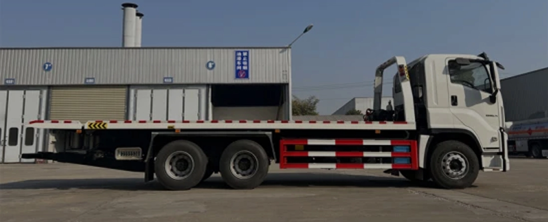 Features and Benefits of Wrecker Trucks for Effective Roadside Assistance