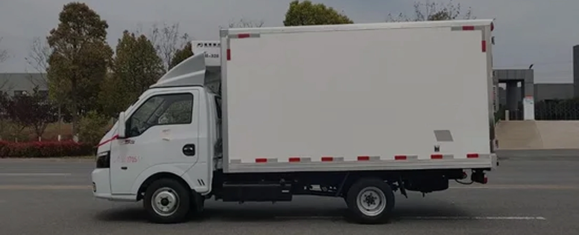 Optimizing Fleet Efficiency: How Technology is Transforming Logistics Trucks