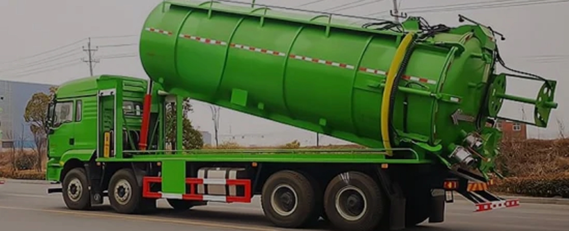 The Role of Sanitation Trucks in Maintaining Urban Cleanliness