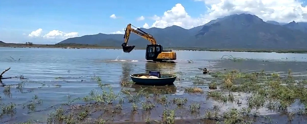 Medium Excavator Video