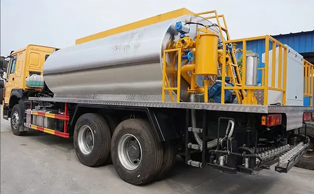 asphalt-distributor-trucks-for-sale