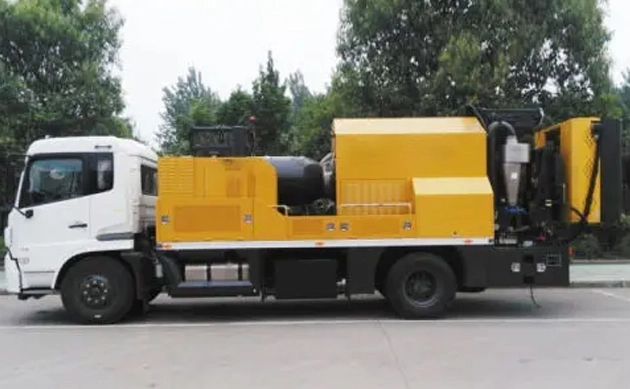 asphalt pothole repair truck