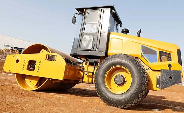 roller machine for road construction