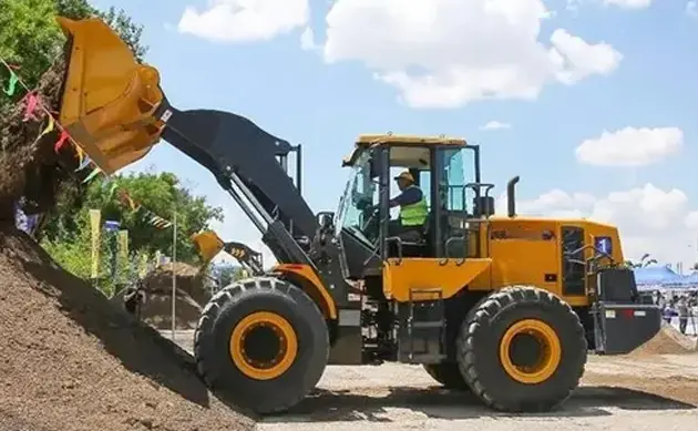 electric-tractor-loader