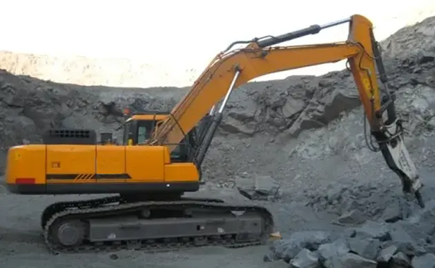 excavator-with-long-reach