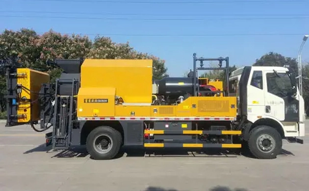 asphalt repair truck